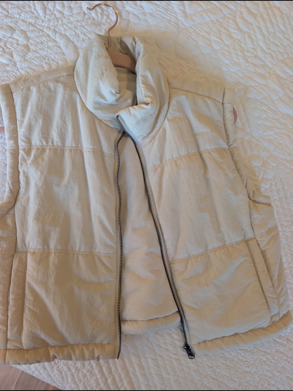 Women's Cream Puffer Vest Cropped - Lightweight Zip Front